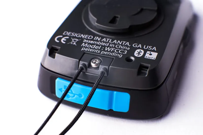 Wahoo ELEMNT BOLT and Roam Tether in Black-1